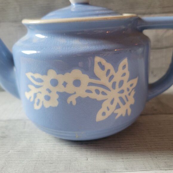 Vintage Cameoware Blue Floral Ceramic Teapot With Lid 6 Cup Capacity White Detai - Picture 2 of 6